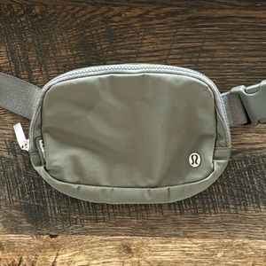 Lululemon Everywhere Belt Bag